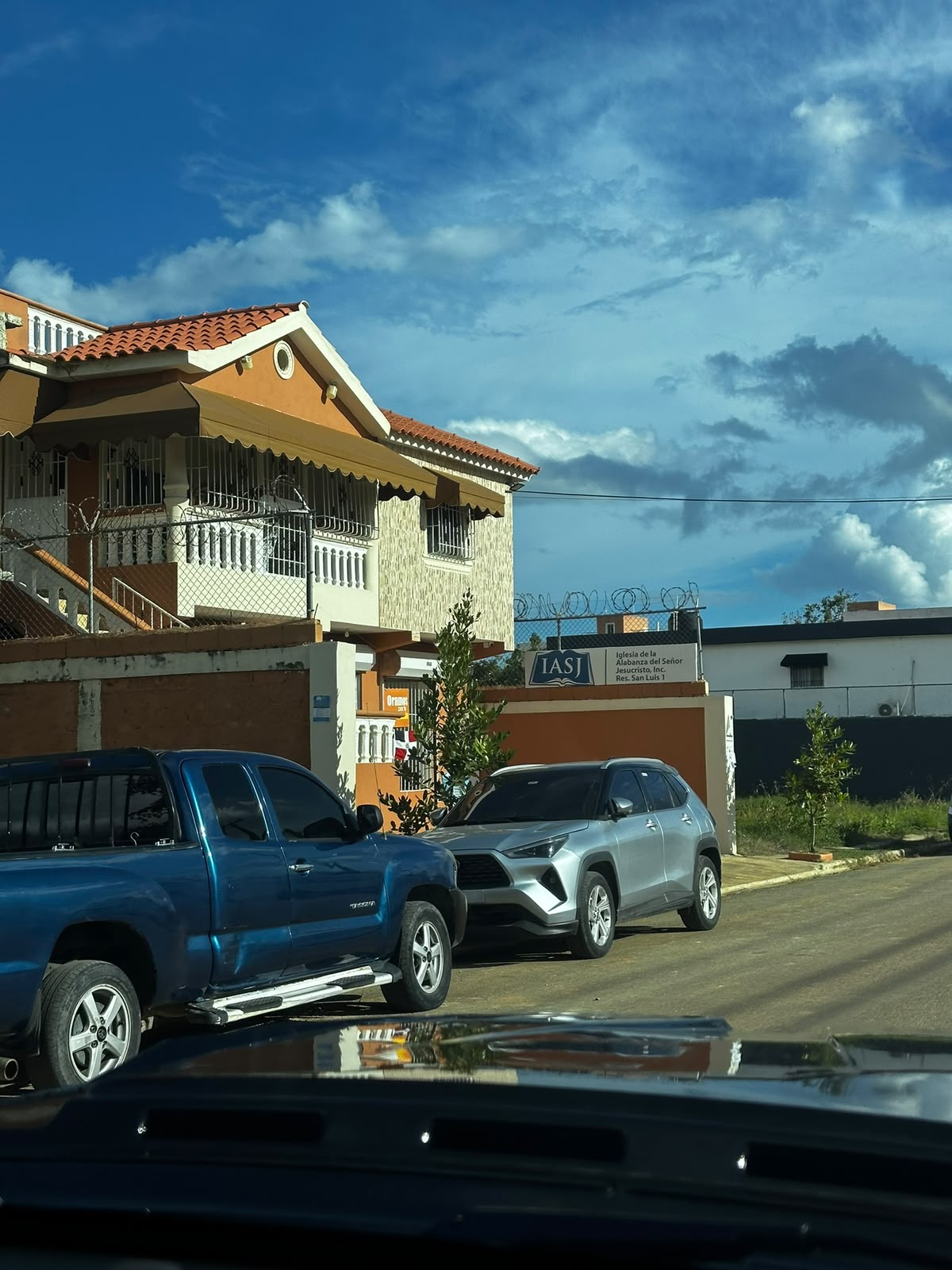 Exterior de la Iglesia de la Alabanza del Señor Jesucristo en Ciudad Real San Luis